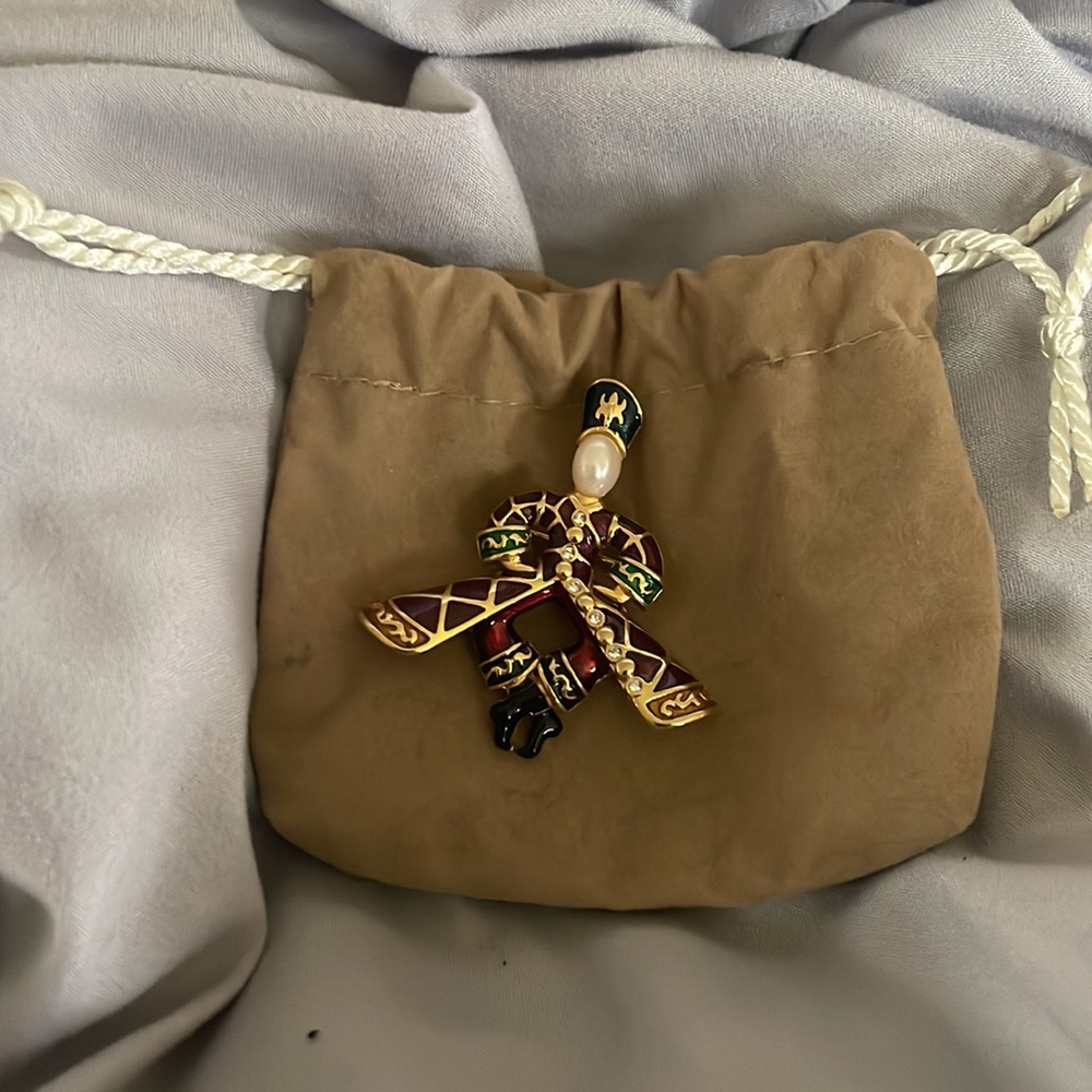 Joan Rivers Brooch - Picture 9 of 9